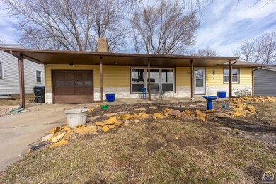 912 SW 37th St, Topeka, KS 66611 - photo 3