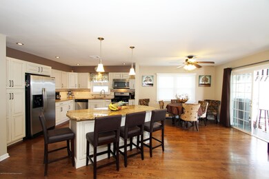 Eat-In-Kitchen