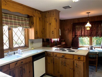 212 End Ave SE, Statesville, NC 28677 - photo 5