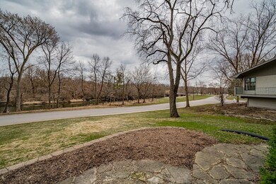 923 Edgewater Dr, Naperville, IL 60540 - photo 4