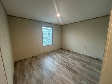 547 Delaware unit 547, Belleville, MI 48111 - photo 6