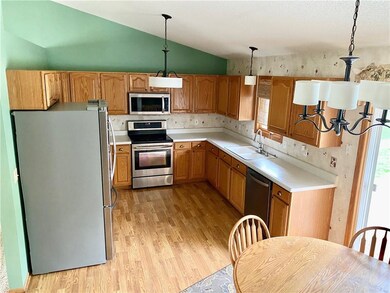 2930 Deerpath Ct, Des Moines, IA 50320 - photo 6