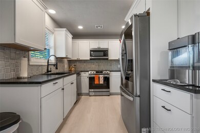 557 W 149th St, Glenpool, OK 74033 - photo 7