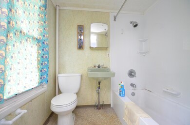 321 W Abbott St, Lansford, PA 18232 - photo 7