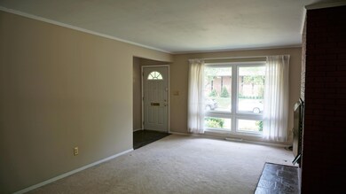 2069 Ridgecliff Rd - Living Room