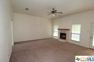 907 Ballard Dr, Copperas Cove, TX 76522 - photo 2