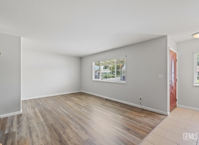 704 River Oaks Dr, Bakersfield, CA 93309 - photo 3