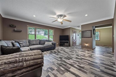 1669 10th St NW, Cedar Rapids, IA 52405 - photo 3