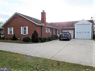 325 Glenwyn Dr, Littlestown, PA 17340 - photo 4