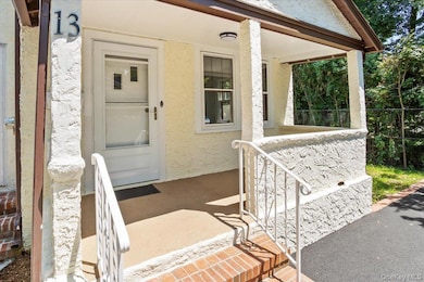 13 Potters Ct, Great Neck, NY 11024 - photo 3