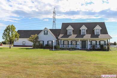 Lovely home! Situated on 2 acres m/l.   Have a hor