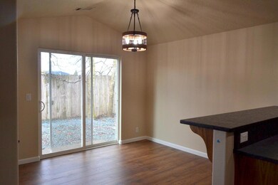 491 Marion Ln, Grants Pass, OR 97527 - photo 4