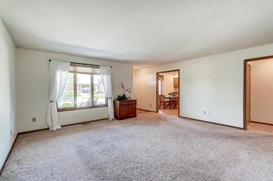 825 Hickory Hill Dr, Marysville, OH 43040 - photo 3