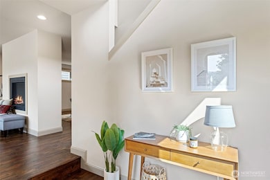 553 SE Andrews St unit B, Issaquah, WA 98027 - photo 3