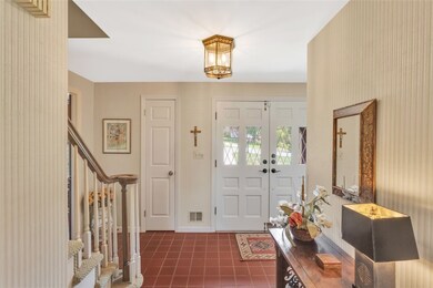 CENTER HALL FOYER