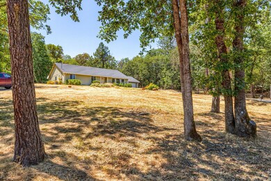 1090 Saratoga Way, Grants Pass, OR 97526 - photo 2