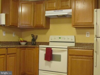 9580 Donnan Castle Ct, Laurel, MD 20723 - photo 5