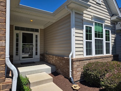 1616 Colchester Ln, Aurora, IL 60505 - photo 2