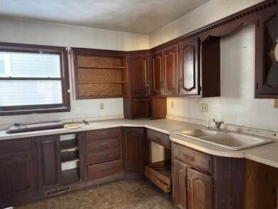 928 W 2nd St, Waterloo, IA 50701 - photo 4