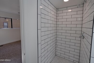PAX_8127_HDR