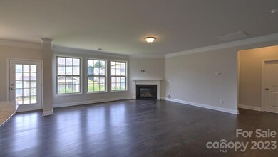 393 Fox Cove Rd, Hendersonville, NC 28792 - photo 5