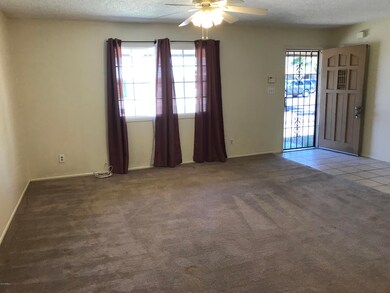 HUNTINGTON MAIN LIVING ROOM
