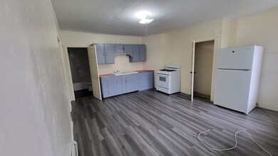 265 W 6th St unit 1st Rear, Lowell, MA 01850 - photo 3