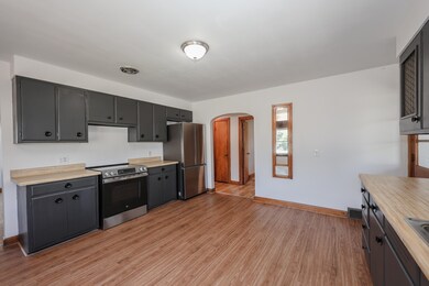 283 S Mammoth Rd, Manchester, NH 03109 - photo 7