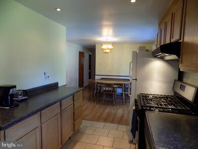 1555 Lakeside Dr, Pennsburg, PA 18073 - photo 5