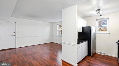 4417 Falls Bridge Dr unit J, Baltimore, MD 21211 - photo 5