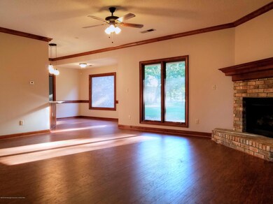 Den to Eating Area 1