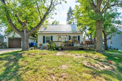 2170 C St SW, Cedar Rapids, IA 52404 - photo 2