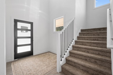 entry way 2_2450sf_RealSavi_KlamathFalls