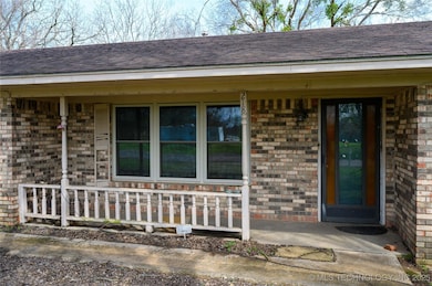 210 N Collins St, Colbert, OK 74733 - photo 3