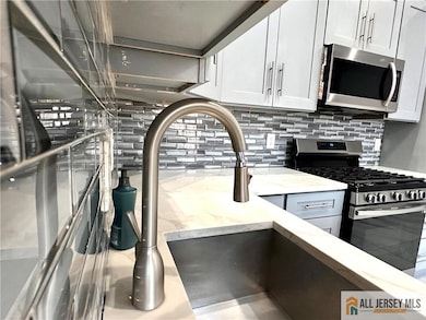 341 Wimbeldon Ct, North Brunswick, NJ 08902 - photo 2