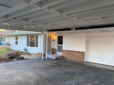 1726 Kane St, Klamath Falls, OR 97603 - photo 2