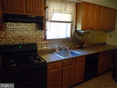 16 Golf Rd, Darby, PA 19023 - photo 6