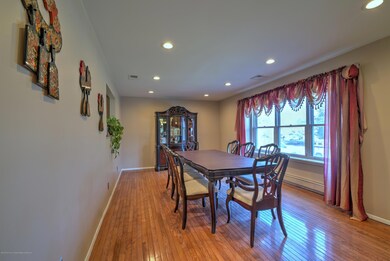 013_DINING ROOM