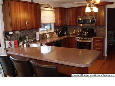 85 Weiner St, Staten Island, NY 10309 - photo 2