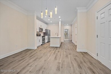 05-Dining Room to Kitchen