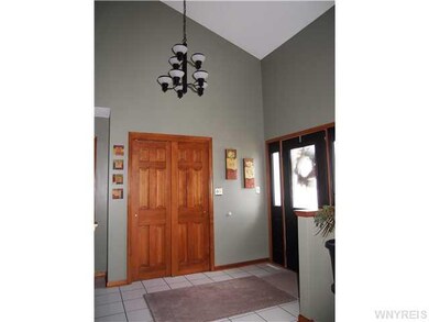 1195 Bowen Dr W, North Tonawanda, NY 14120 - photo 3