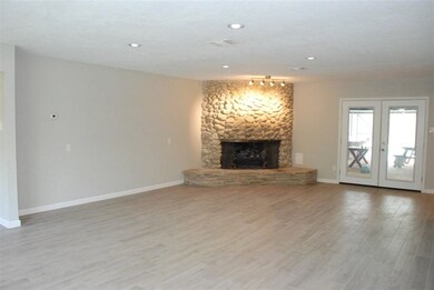 606 N Clear Creek Dr, Friendswood, TX 77546 - photo 7