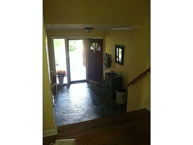 Entry/Foyer.