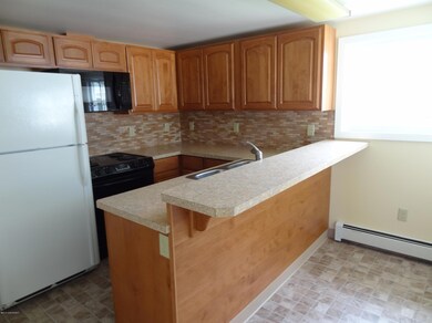 Kitchen with Breakfast Bar