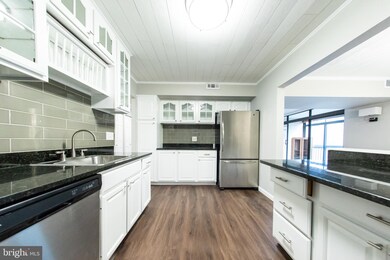 1671 Parkcrest Cir unit 301, Reston, VA 20190 - photo 2