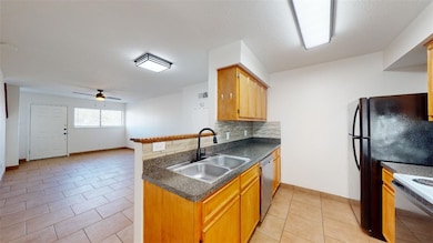 Kitchen featuring a sink, tasteful backsplash, sta