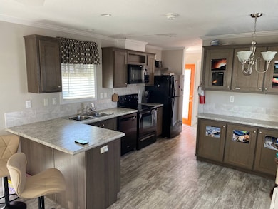 Kitchen/Eating Area