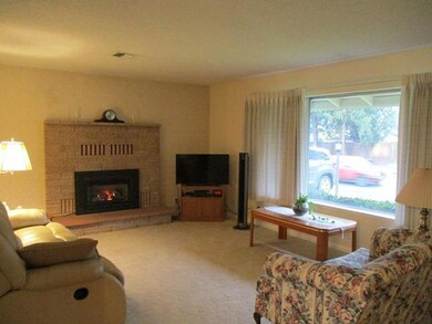 935 SW Spruce St, Grants Pass, OR 97526 - photo 2