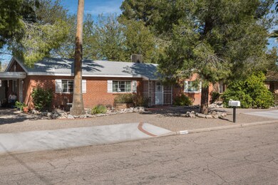 2801 E. Croyden-9916