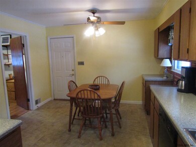 9 Elizabeth St, Latham, NY 12110 - photo 5